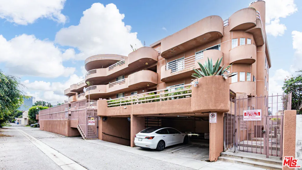 4310 Cahuenga Boulevard 103, Toluca Lake, California 91602 home-pic-29